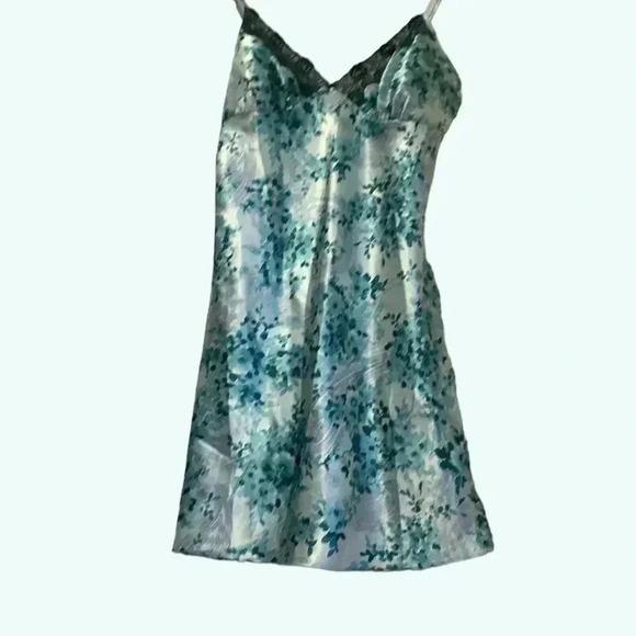 Secret Treasures soft  and slinky nightgown, adjustable straps. - Picture 11 of 11